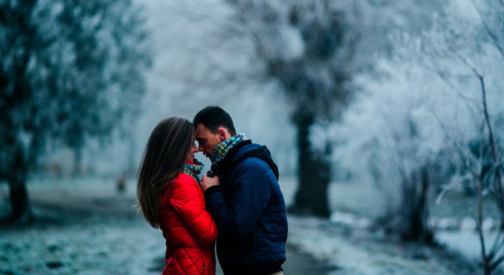 Mulher que venceu as feridas emocionais e as crenças limitantes conhecendo um novo amor